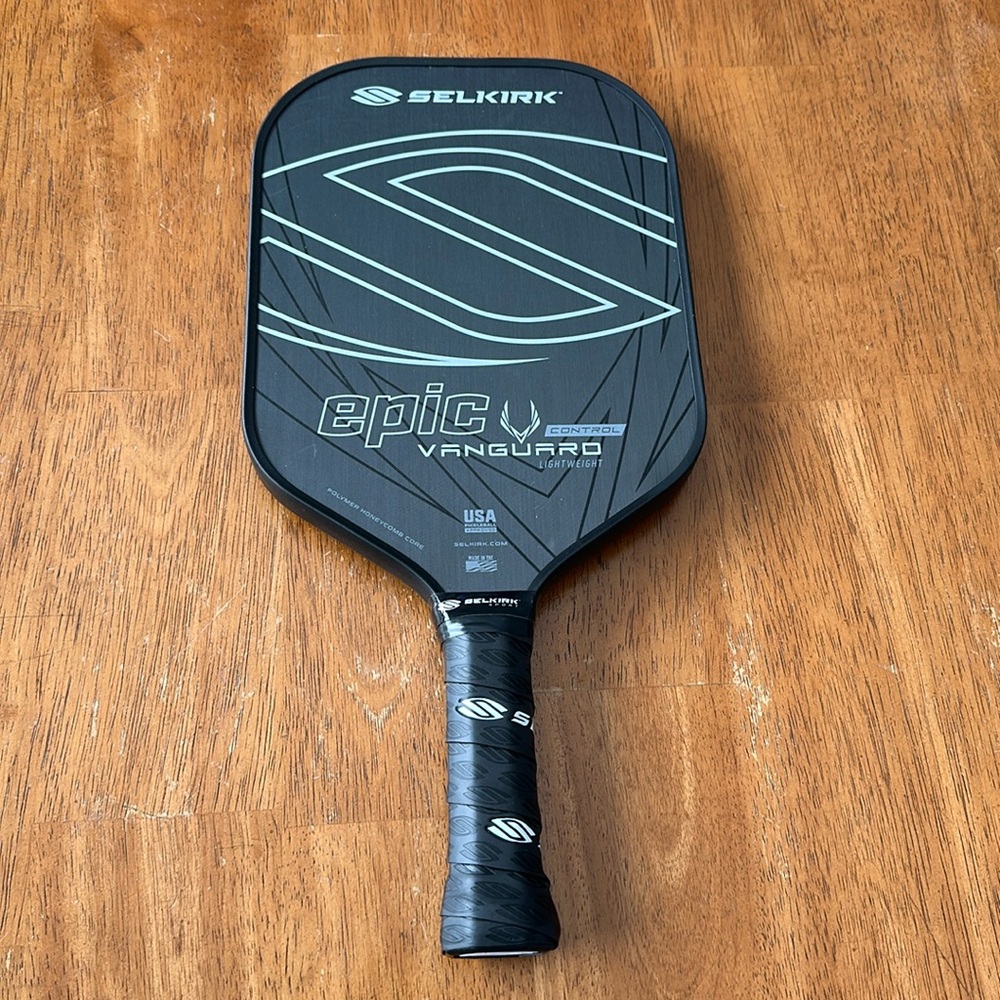Epic Vanguard Lightweight 
New, never been used pickleball racquet